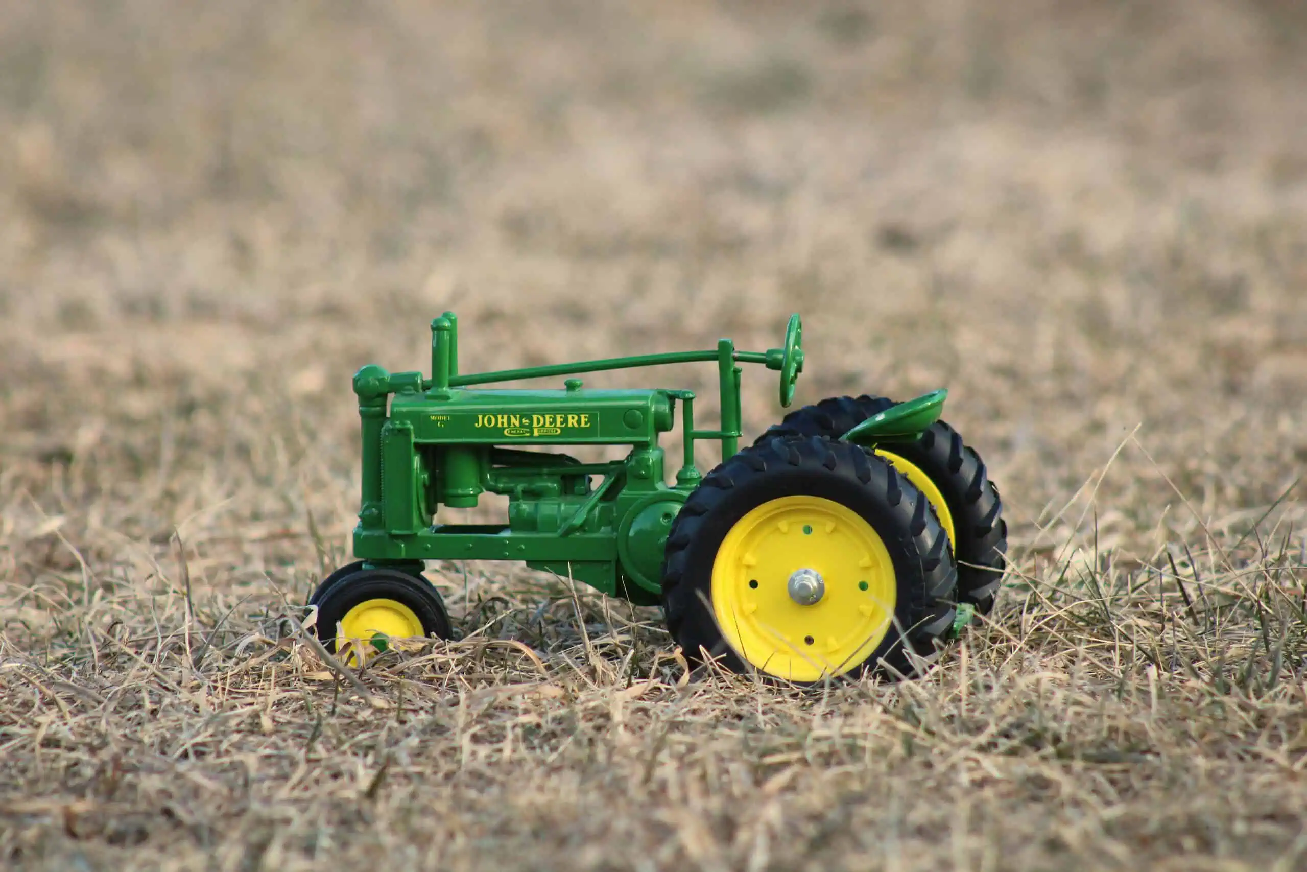 Rolnictwo w miniaturze – jak wielkie maszyny opanowują dziecięce dywany 